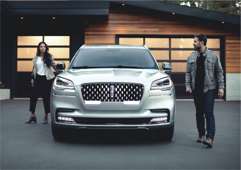 The sparkling grille of the 2023 Lincoln Aviator® Grand Touring model | Crossroads Lincoln of Southern Pines in Southern Pines NC